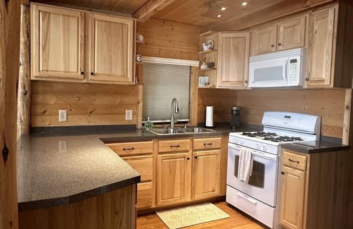 Meadow View Heights Cabina | Cozy Cabin nestled in the woods. Plenty of SNOW MOBILE and ATV PARKING!