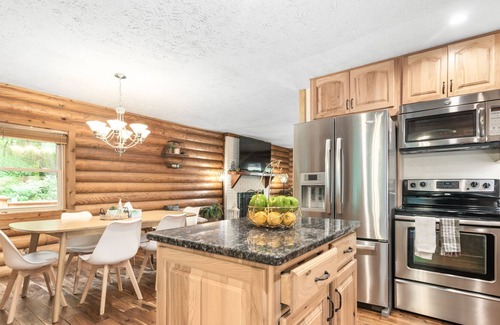 Suwanee Cabina | Cozy cabin near downtown Suwanee