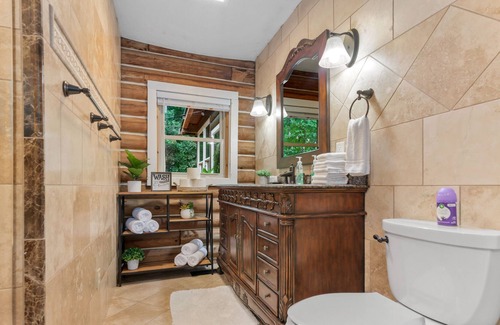 Suwanee Cabina | Cozy cabin near downtown Suwanee
