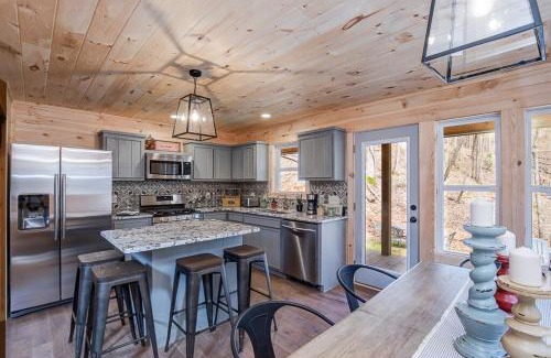 Dahlonega Casa | Cozy Cabin near Historic Dahlonega Town Square