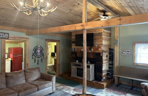 Ray Cabina | Cozy cabin near hocking hills & tar hollow state park atvs & pets welcomed