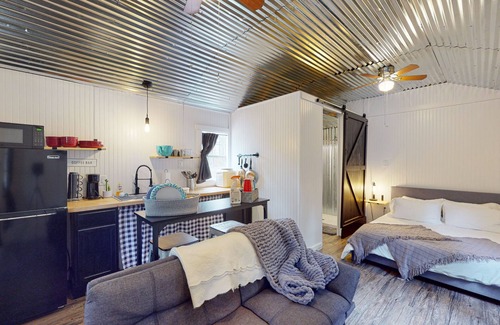 Colmesneil Cabina | Cozy Cabin Near Lakes w/ Hammock & Outdoor Shower