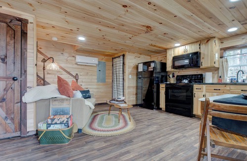Stanton Cabina | Cozy Cabin near Red River Gorge and Hollerwood - The Deer Run - Pet Friendly!