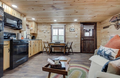 Stanton Cabina | Cozy Cabin near Red River Gorge and Hollerwood - The Deer Run - Pet Friendly!