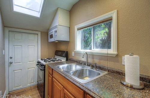 Forestville Cabina | Cozy Cabin near river, wineries, redwoods and ocean.