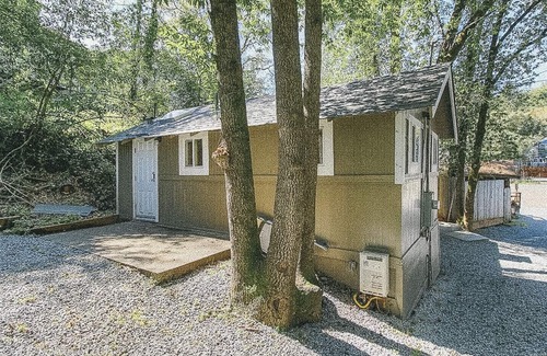 Forestville Cabina | Cozy Cabin near river, wineries, redwoods and ocean.