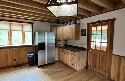 Mineral Point Cabina | Cozy cabin nestled in the hills of SW Wisconsin near the Cheese Country Trail!