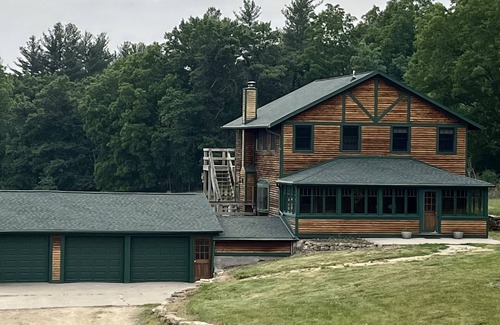 Mineral Point Cabina | Cozy cabin nestled in the hills of SW Wisconsin near the Cheese Country Trail!