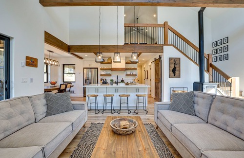 Tamarack Resort Cabina | Cozy Cabin Nestled at the Base of Tamarack Resort!