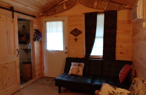 Sumner Cabina | Cozy cabin nestled on 20 private acres, hiking trail and pet friendly.