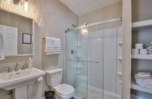 Mount Juliet Cabina | Cozy cabin offering the perfect space to hideaway!