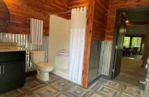 Mount Juliet Cabina | Cozy cabin offering the perfect space to hideaway!