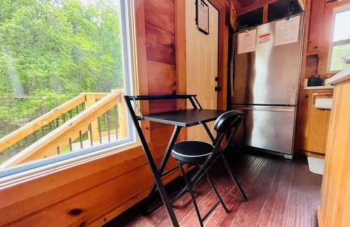 Old Fort Cabina | Cozy Cabin on 4 acres - By I-40 - King Bed - Fenced Yard - Deck - Loft - Firepit