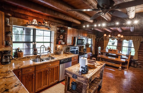 Plymouth Cabina | Cozy Cabin on 7 acress of natural beauty.