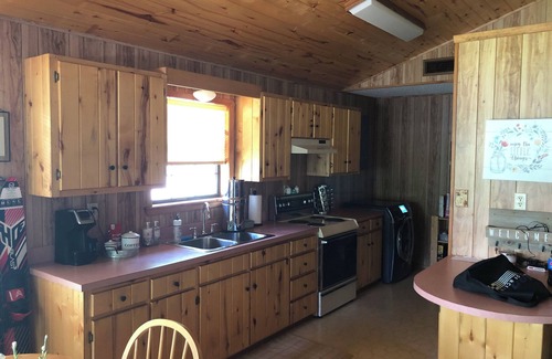 Dogwood Casa | Cozy Cabin on Lake Bob Sandlin