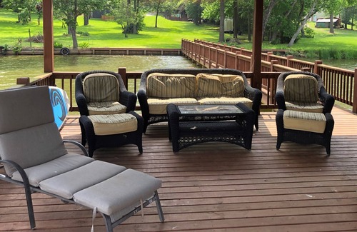 Dogwood Casa | Cozy Cabin on Lake Bob Sandlin