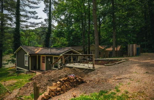 Martinsville Apartamento | Cozy Cabin on Lake Front With Hot tub Firepit