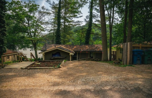 Martinsville Apartamento | Cozy Cabin on Lake Front With Hot tub Firepit