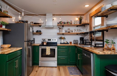 Martinsville Cabina | Cozy Cabin on Lake front with Hot tub & firepit