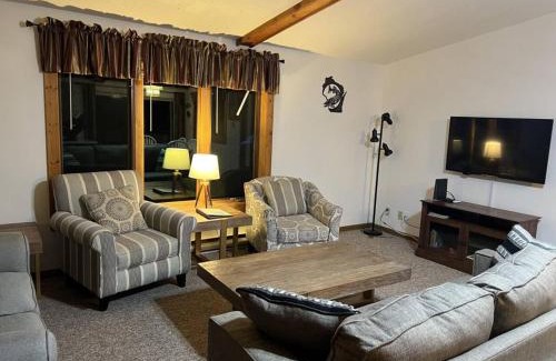 Three Lakes Casa | Cozy Cabin on Rangeline Lake