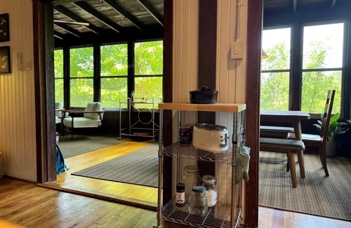 Rileyville Cabina | Cozy Cabin on Shenandoah River —Canoe, Kayak, Hot Tub, WiFi, EV Charger, AC, TV
