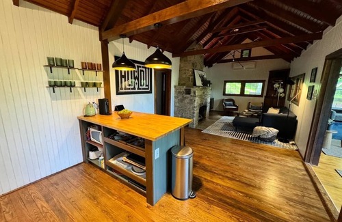 Rileyville Cabina | Cozy Cabin on Shenandoah River —Canoe, Kayak, Hot Tub, WiFi, EV Charger, AC, TV