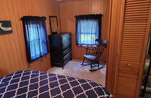 Ashville Casa | Cozy Cabin on the Canal w Kayaks, Jacuzzi and dock!