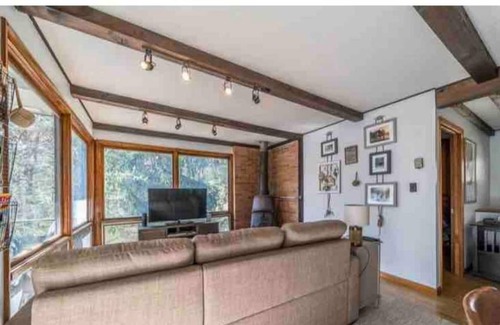 Foster Casa | Cozy Cabin on the Lake