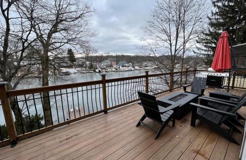 Hopatcong Villa | Cozy Cabin On the Lake with HotTub