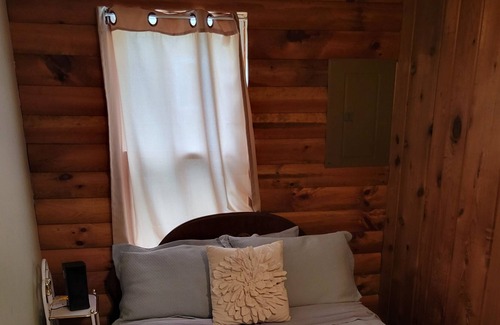 Houghton Lake Cabina | Cozy cabin on the canal of the Muskegon River. Outdoor persons paradise!