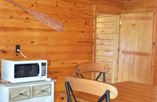 Mountain Pine Cabina | Acogedora cabaña en el agua !!!