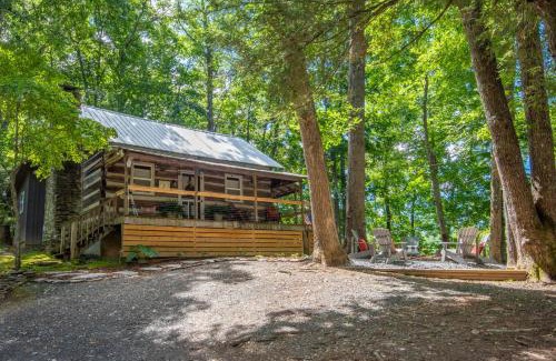Fleetwood Casa | Cozy Cabin Overlooking Close to Boone and West Jefferson