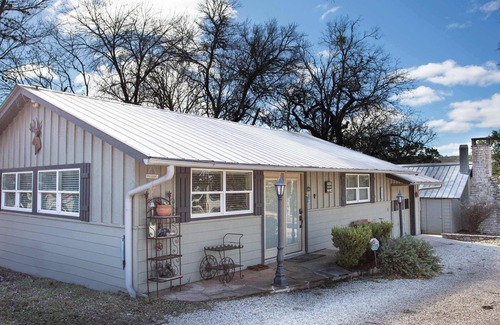 Ingram Casa | Cozy Cabin Retreat - 1BR Cabin w Nature Views