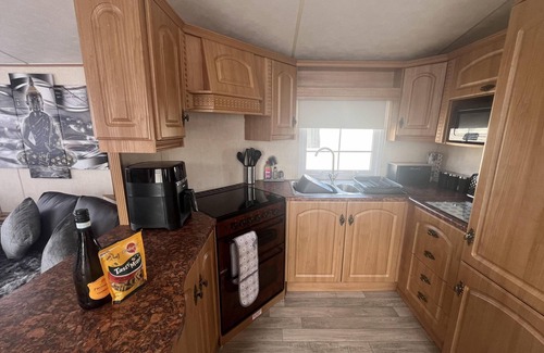 Towyn Cabina | Cozy Cabin Retreat in Towyn
