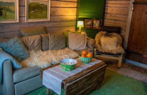 Storen Casa | Cozy Cabin Retreat in Scenic Valley, E6 south of Trondheim