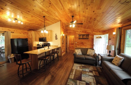 Brazeau Cabina | Cozy Cabin Retreat - Steps from White Potato Lake