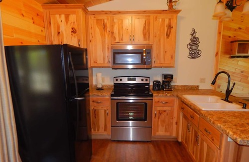 Brazeau Cabina | Cozy Cabin Retreat - Steps from White Potato Lake