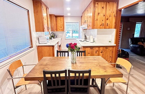 Julian Cabina | Cozy cabin steps from downtown Julian with hot tub & BBQ!