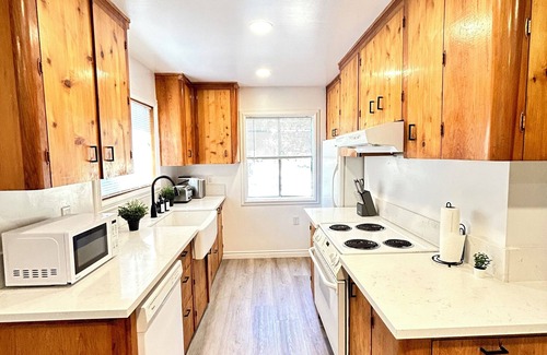 Julian Cabina | Cozy cabin steps from downtown Julian with hot tub & BBQ!