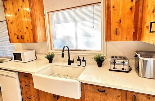 Julian Cabina | Cozy cabin steps from downtown Julian with hot tub & BBQ!
