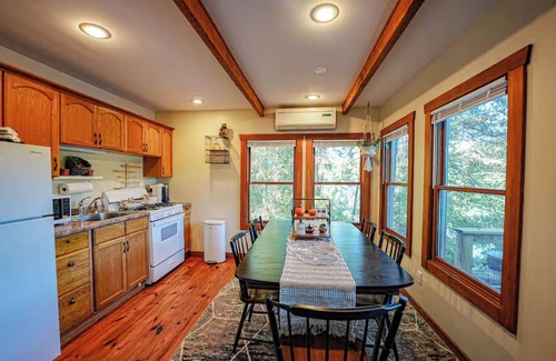 Milford Cabina | Cozy Cabin Steps from the Delaware River