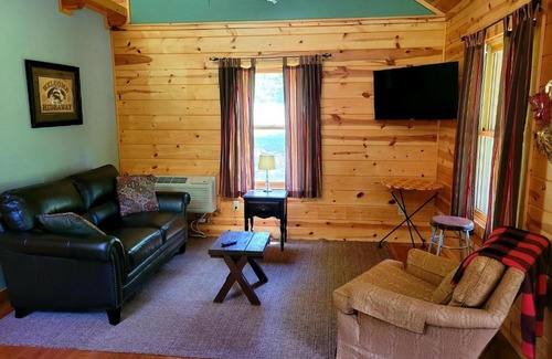 Sylva Casa | Cozy Cabin Surrounded By Streams