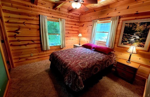 Sylva Casa | Cozy Cabin Surrounded By Streams