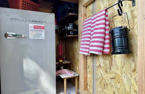 Topanga Cabina | Cozy Cabin Under the Oaks, WiFi, Outdoor Fitness in Enchanting Topanga Dreaming