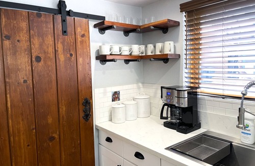Pine Cove Cabina | Cozy cabin retreat nestled among forest trees