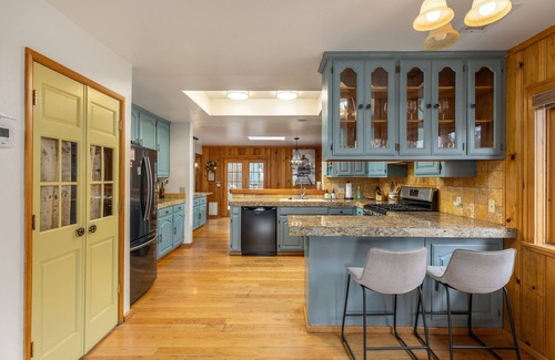 Idyllwild Casa | Cozy Cabin in Idyllwild with romantic Mountain Views—and a game room! Sleeps 10
