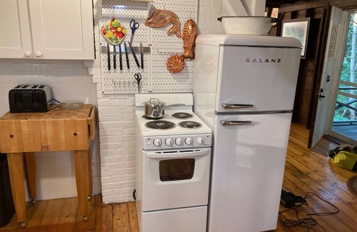 Cape Neddick Cabina | Cozy Cabin w/AC - Walk to Perkins Cove/Marginal Way/Ogunquit Beaches - Sleeps 6