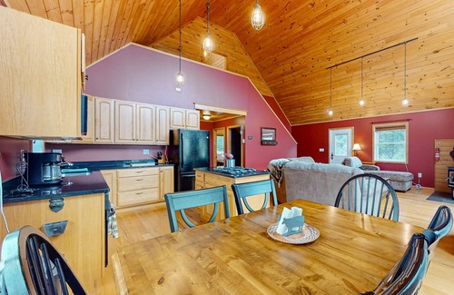 Morgan Casa | Cozy Cabin w/access to VAST trail system, close to swimming, kayaking & fishing
