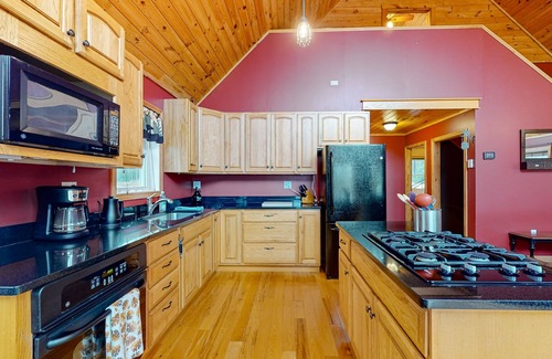 Morgan Casa | Cozy Cabin w/access to VAST trail system, close to swimming, kayaking & fishing