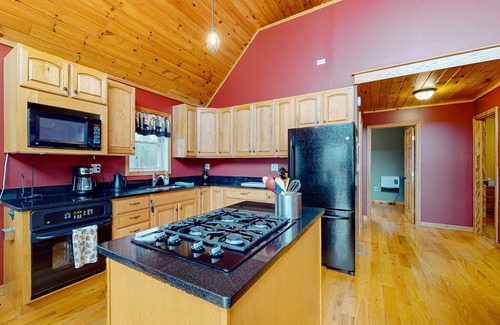Morgan Casa | Cozy Cabin w/access to VAST trail system, close to swimming, kayaking & fishing